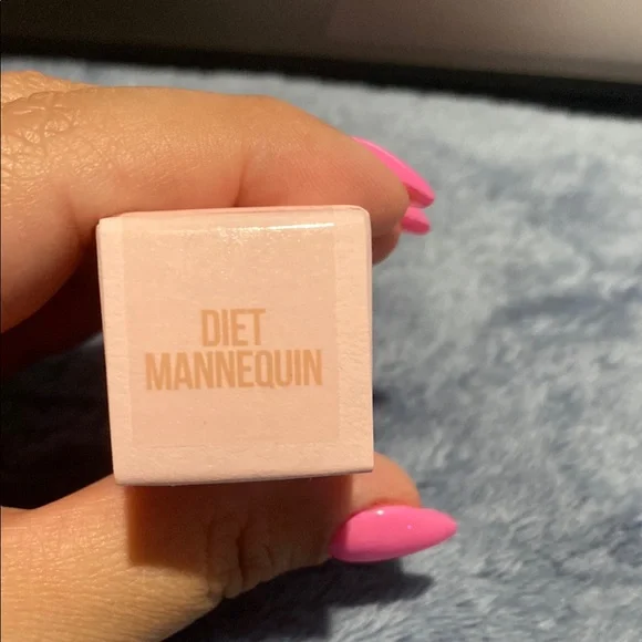 Jeffree Star Pink Velvet Lipstick - Picture 5 of 5